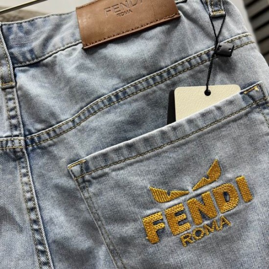 2025SS デニムパンツ FENDI フェンデイ 雑誌も街も人気アイテム