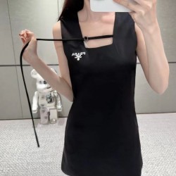 PRADA プラダ 2025SS 素材感を引き出せるアイテム ワンピース