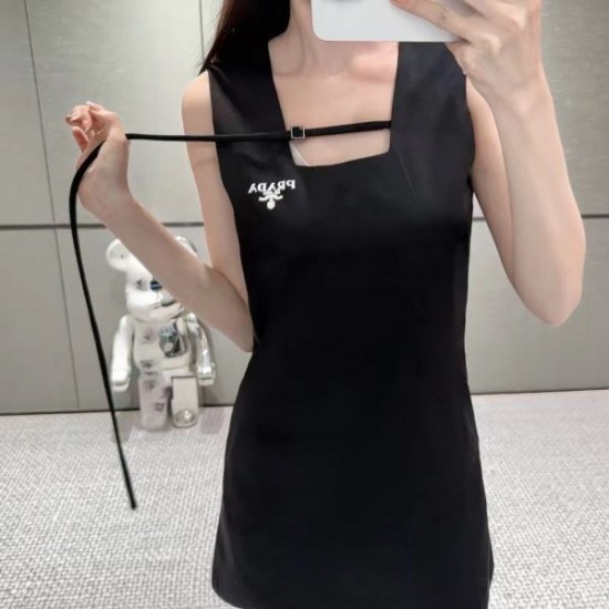 PRADA プラダ 2025SS 素材感を引き出せるアイテム ワンピース
