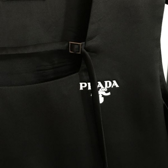 PRADA プラダ 2025SS 素材感を引き出せるアイテム ワンピース