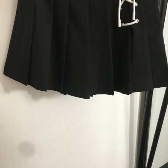 PRADA プラダ 2025SS 海外でも若者たちに大人気な プリーツスカート