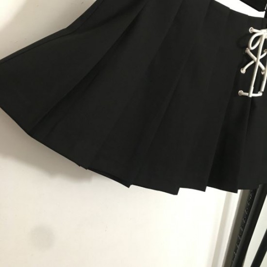PRADA プラダ 2025SS 海外でも若者たちに大人気な プリーツスカート