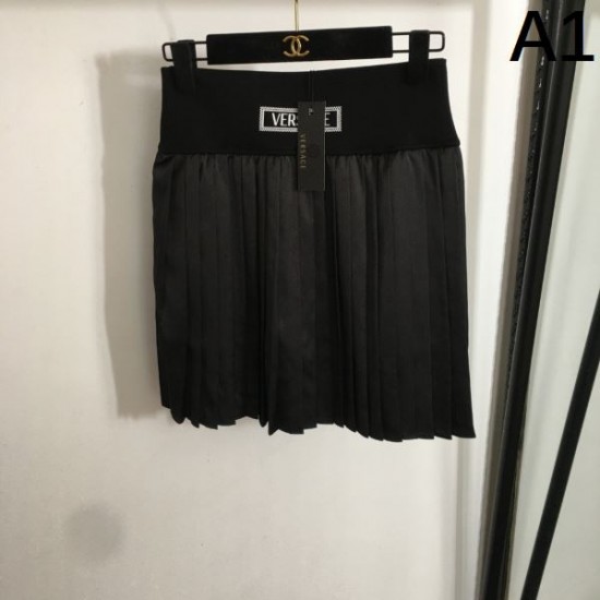 VERSACE ヴェルサーチェ 2025SS お気に入りのスタイル プリーツスカート