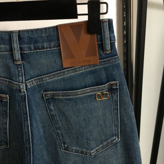 ヴァレンティノ (VALENTINO) 2025SS新作 ロックスタッズ デニムジーンズ 夏のおすすめ