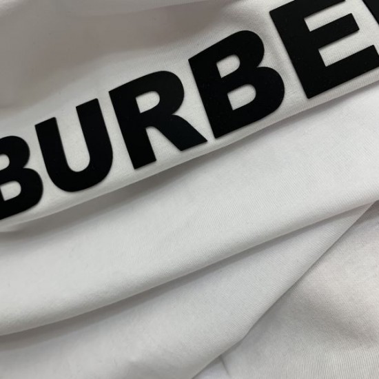 バーバリー (BURBERRY) 2025SS アイコニックストライプ 半袖Tシャツ 洗練カジュアル