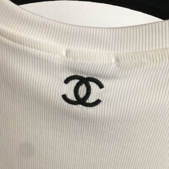 シャネル (CHANEL) 2025SS ロゴ刺繍 半袖Tシャツ 定番人気モデル