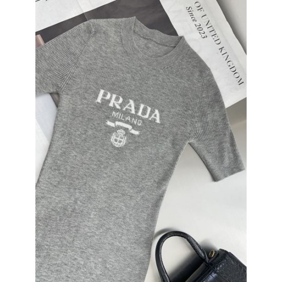 プラダ (PRADA) 2025SS新作 トライアングルロゴ 半袖トップス カジュアルコーデ
