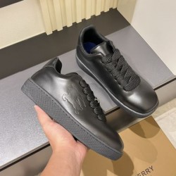 BURBERRY バーバリー 2025SS 呼び声が高い新名品 メンズ用 カジュアルシューズ