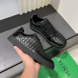 BOTTEGA VENETA ボッテガヴェネタ 2025SS 注文殺到 メンズ用 カジュアルシューズ 