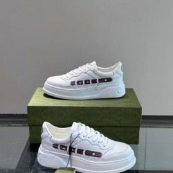 GUCCI グッチ 2025SS 流行の注目ブランド メンズ用 カジュアルシューズ