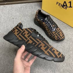 FENDI フェンデイ 2025SS 着心地のいいサイズ感 メンズ用 スニーカー
