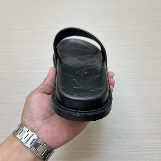 LOUIS VUITTON ルイヴィトン 2025SS 春夏の新作登場 メンズ用 サンダル LOUIS VUITTON ルイヴィトン 2025SS 春夏の新作登場 メンズ用 サンダル