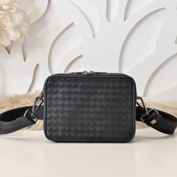 2025SS トレンドショルダーバッグ BOTTEGA VENETA ボッテガヴェネタ 今季注目デザイン