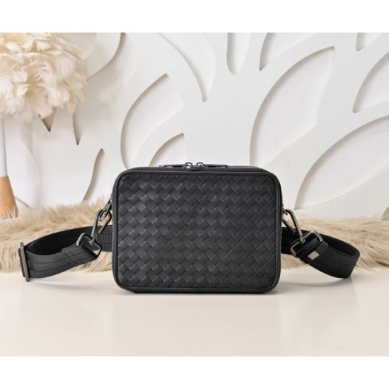 2025SS トレンドショルダーバッグ BOTTEGA VENETA ボッテガヴェネタ 今季注目デザイン