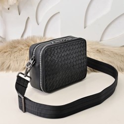 2025SS トレンドショルダーバッグ BOTTEGA VENETA ボッテガヴェネタ 今季注目デザイン