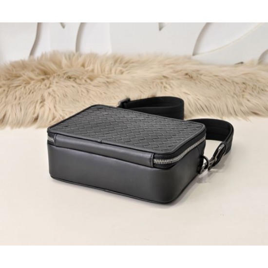 2025SS トレンドショルダーバッグ BOTTEGA VENETA ボッテガヴェネタ 今季注目デザイン