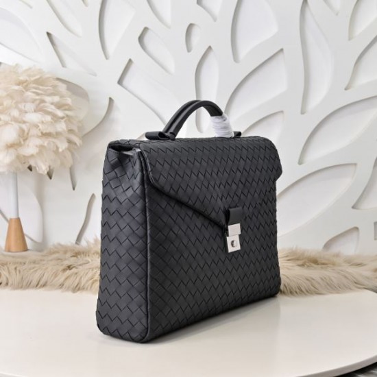 2025SS 新作ブリーフケース BOTTEGA VENETA ボッテガヴェネタ 先行発売の注目モデル