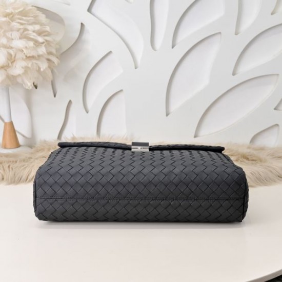 2025SS 新作ブリーフケース BOTTEGA VENETA ボッテガヴェネタ 先行発売の注目モデル