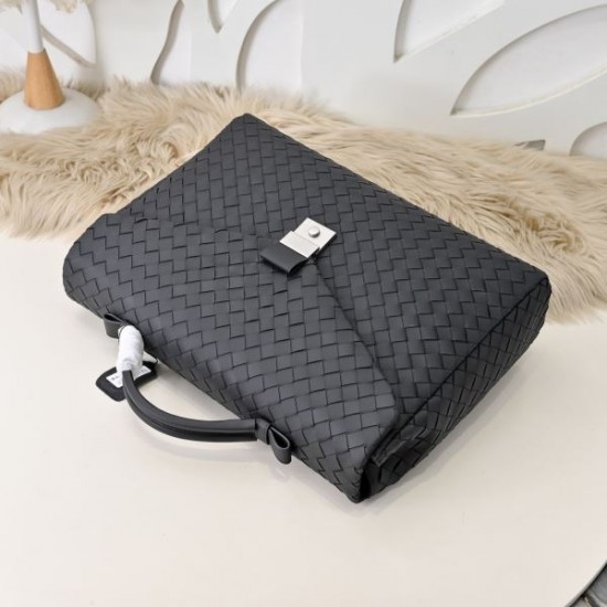 2025SS 新作ブリーフケース BOTTEGA VENETA ボッテガヴェネタ 先行発売の注目モデル