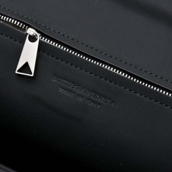 2025SS 新作ブリーフケース BOTTEGA VENETA ボッテガヴェネタ 先行発売の注目モデル