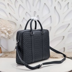 2025SS 海外限定ブリーフケース BOTTEGA VENETA ボッテガヴェネタ 入手困難の希少モデル