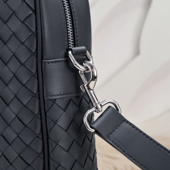 2025SS 海外限定ブリーフケース BOTTEGA VENETA ボッテガヴェネタ 入手困難の希少モデル