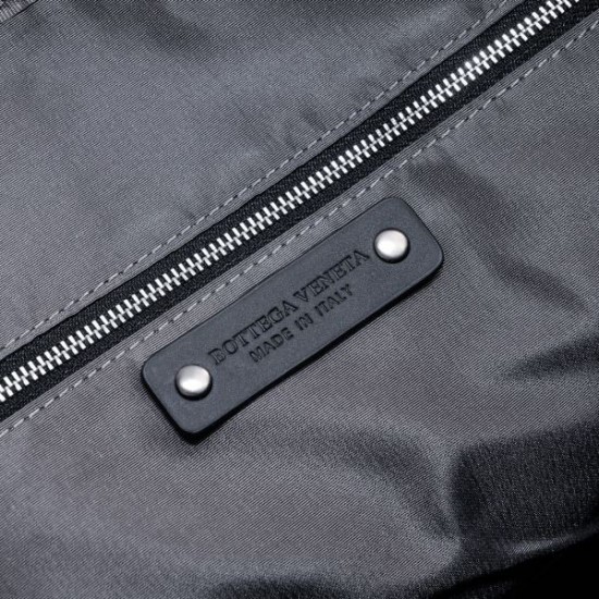 2025SS 海外限定ブリーフケース BOTTEGA VENETA ボッテガヴェネタ 入手困難の希少モデル