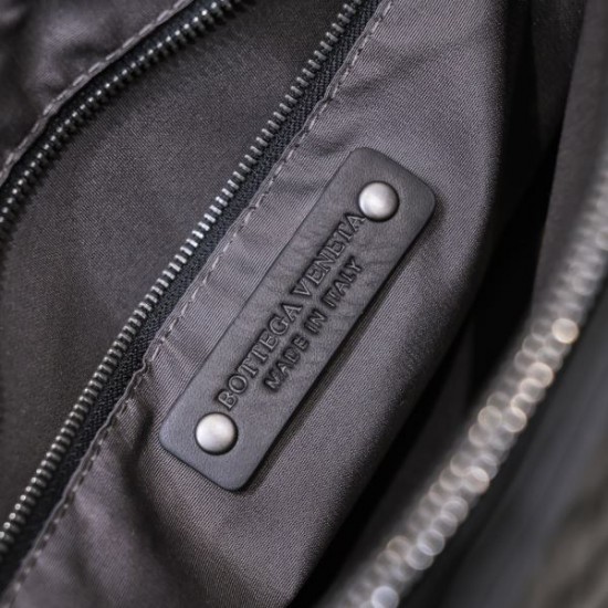 2025SS 支持率急上昇ブリーフケース BOTTEGA VENETA ボッテガヴェネタ ビジネスエリートに人気