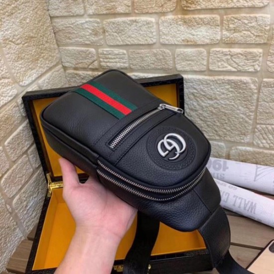 2025SS 人気チェストバッグ GUCCI グッチ ロゴが映えるラグジュアリー感