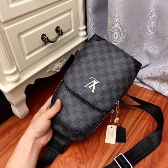 2025SS 新作チェストバッグ LOUIS VUITTON ルイヴィトン お洒落上級者注目アイテム