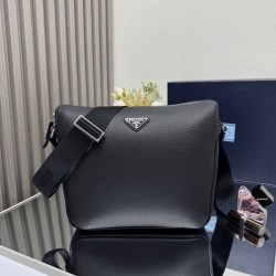 2025SS 新作ショルダーバッグ PRADA プラダ 今年らしい洗練デザインが魅力