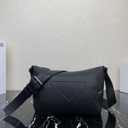 2025SS ファッション感漂うショルダーバッグ PRADA プラダ 今季らしさ全開アイテム