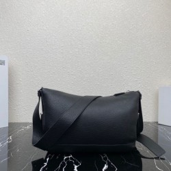 2025SS ファッション感漂うショルダーバッグ PRADA プラダ 今季らしさ全開アイテム