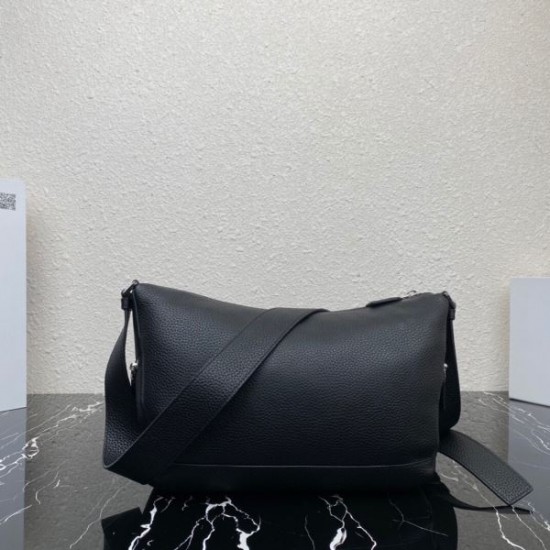 2025SS ファッション感漂うショルダーバッグ PRADA プラダ 今季らしさ全開アイテム