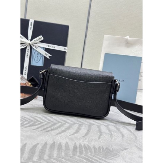 2025SS 定番人気ショルダーバッグ PRADA プラダ 長く使える高評価アイテム