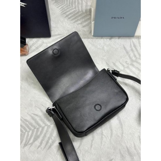 2025SS 定番人気ショルダーバッグ PRADA プラダ 長く使える高評価アイテム
