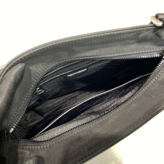 2025SS 美ラインショルダーバッグ PRADA プラダ 今期売れている注目モデル