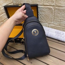 2025SS 話題チェストバッグ VERSACE ヴェルサーチェ 今季注目の最上級クラス