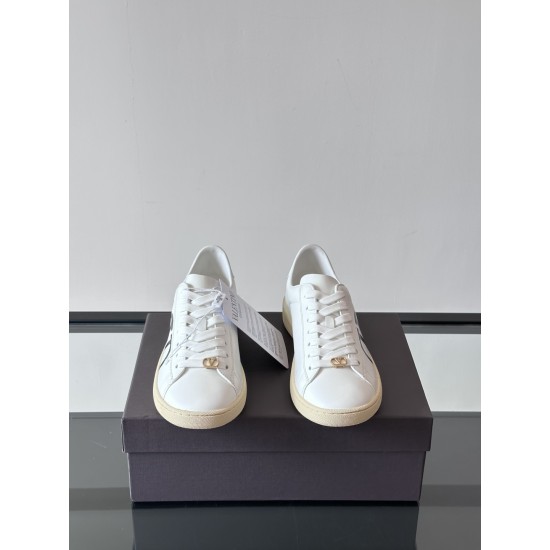 2025SS カジュアルシューズ VALENTINO ヴァレンティノ 洗練された魅力が光る春夏新作