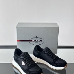 2025SS スニーカー PRADA プラダ この夏絶対押さえたい話題の一足