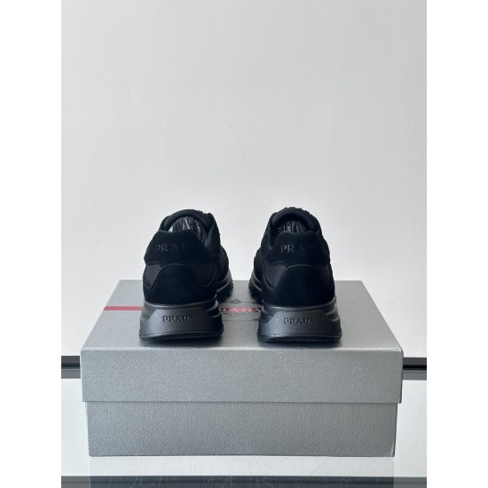 2025SS スニーカー PRADA プラダ この夏絶対押さえたい話題の一足