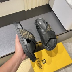 2025SS サンダル FENDI フェンデイ 夏でも快適な着心地