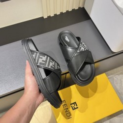 2025SS サンダル FENDI フェンデイ 夏でも快適な着心地