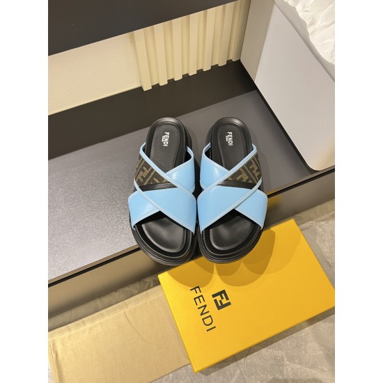 2025SS サンダル FENDI フェンデイ 夏でも快適な着心地