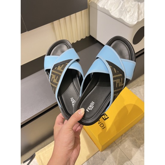 2025SS サンダル FENDI フェンデイ 夏でも快適な着心地