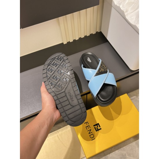 2025SS サンダル FENDI フェンデイ 夏でも快適な着心地