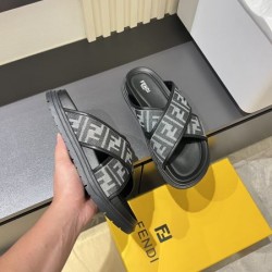 2025SS サンダル FENDI フェンデイ 夏おしゃれを先取り