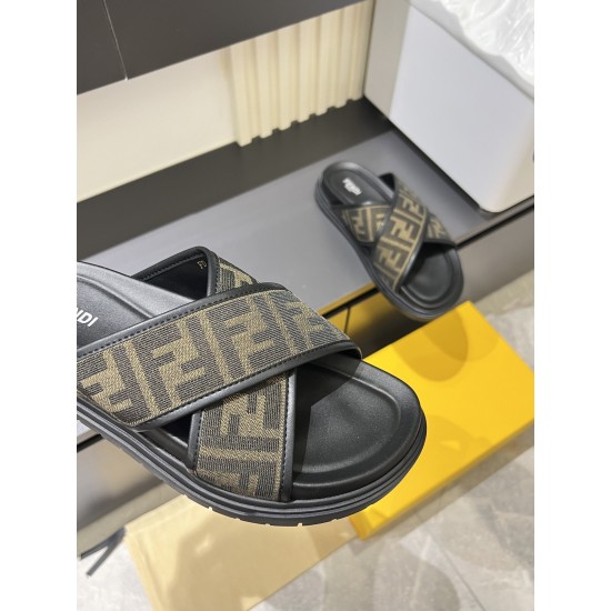 2025SS サンダル FENDI フェンデイ 夏おしゃれを先取り
