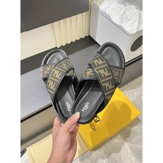 2025SS サンダル FENDI フェンデイ 夏おしゃれを先取り