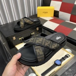 2025SS サンダル FENDI フェンデイ 春夏の最新トレンド